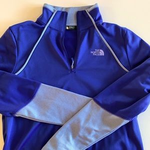 New without tag Northface quarter zip in a very nice blue/purple. Size Large